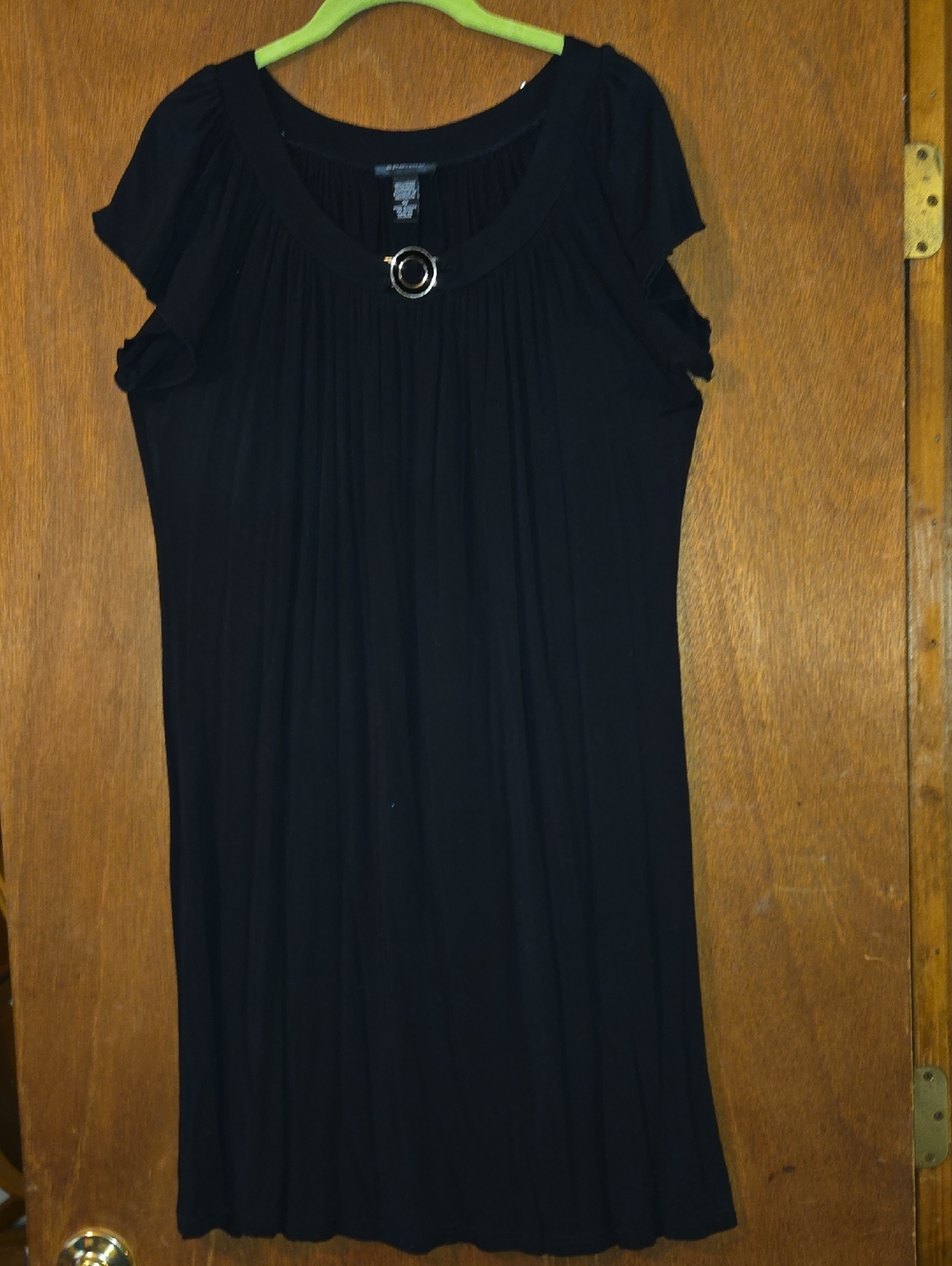 Black Scoop Neck Short Sleeve Dress with Decorative Ring